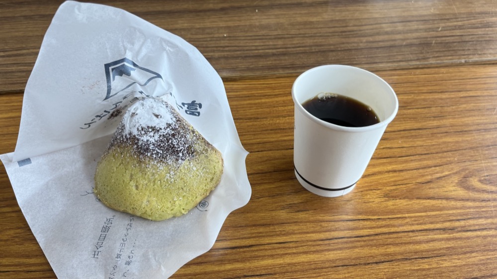 富士山メロンパンとコーヒー